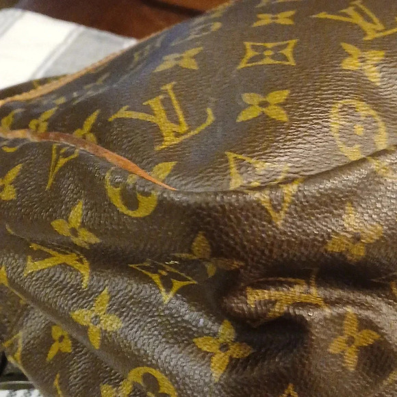 AUTHENTIC LOUIS VUITTON MONOGRAM DOUBLE COMARTMENT TRAVEL BAG. - Picture 6 of 16